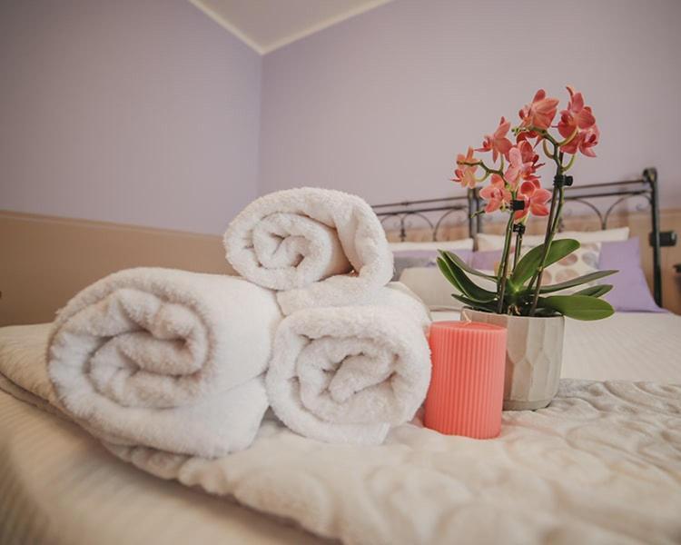 Palazzo Le Muse Apartments Беваня Екстериор снимка