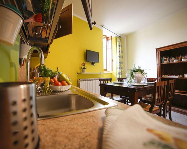 Palazzo Le Muse Apartments Беваня Екстериор снимка