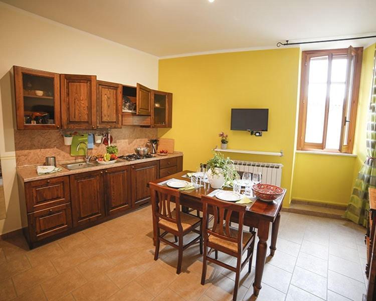 Palazzo Le Muse Apartments Беваня Екстериор снимка