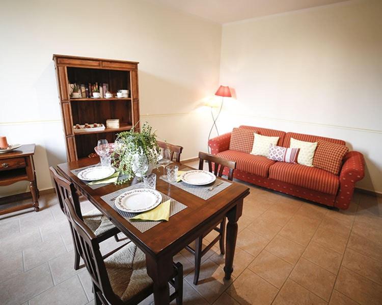 Palazzo Le Muse Apartments Беваня Екстериор снимка